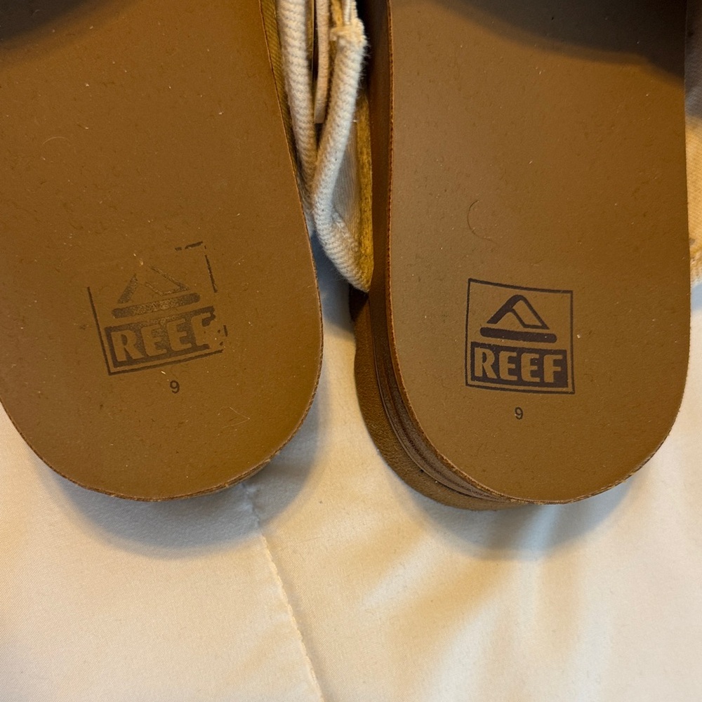 Reef Women’s Cream Canvas Clog Mules with Tan Footbed - Picture 2 of 5